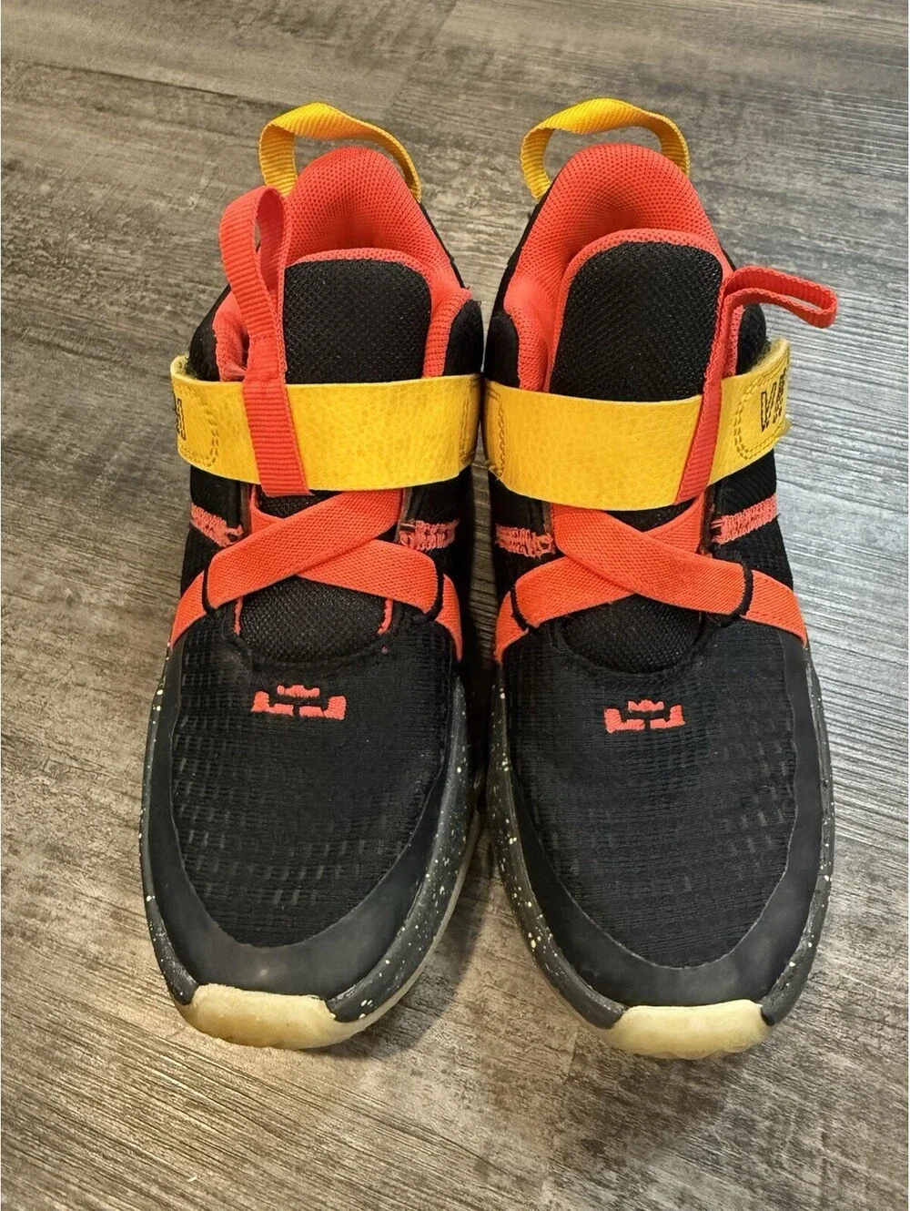 Nike LeBron Witness 7 PS 'Black Crimson Speckle Basketball Shoes Youth size 13C